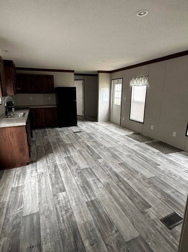 Building Photo - 3150 Plateau Dr