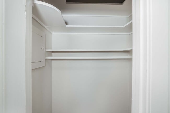 Building Photo - UPDATED PRICING! Parking! 2BR. Private Patio!  DISHWASHER! On-Site LAUNDRY! HARDWOOD!