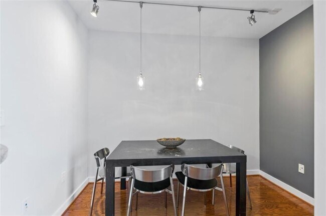Building Photo - 3338 Peachtree Rd