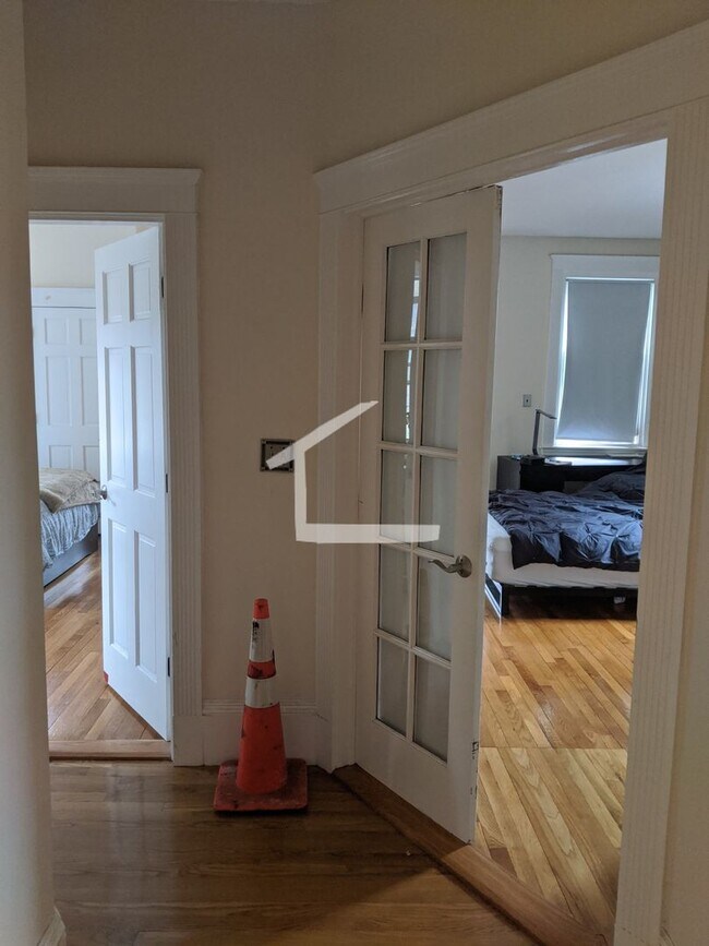 Building Photo - Nice 2 bed with office