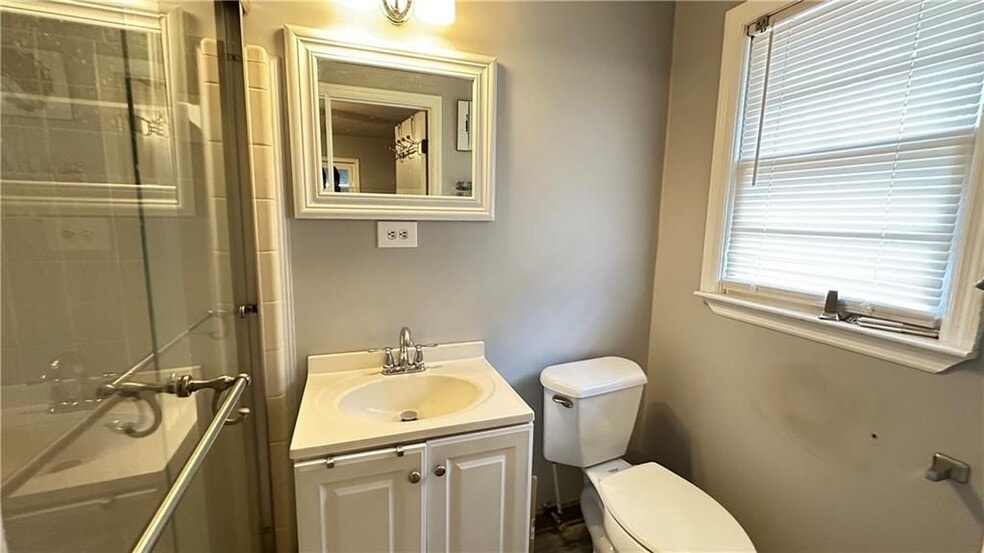 Building Photo - 364 Navarre Dr