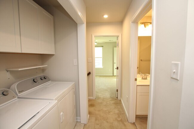 Building Photo - The Homestead- immaculate town home with c...