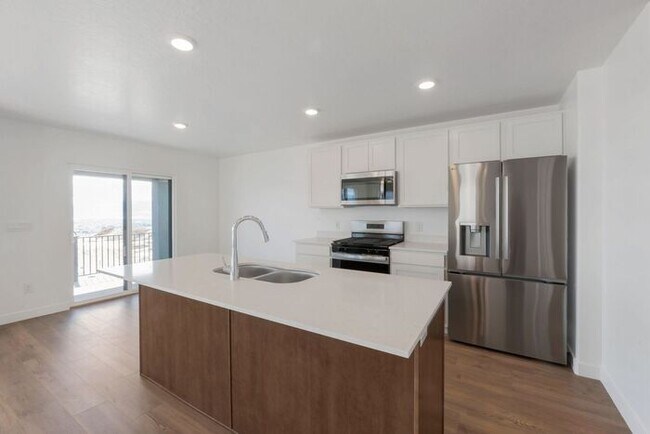 Building Photo - BRAND NEW LUXURY ROW END TOWNHOUSE W 2 CAR GARAGE