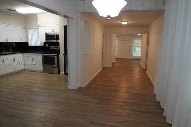 Building Photo - 7800 SW 69th Ave