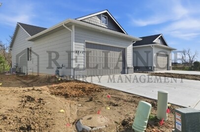 Building Photo - 5301 N Pinecrest Ct
