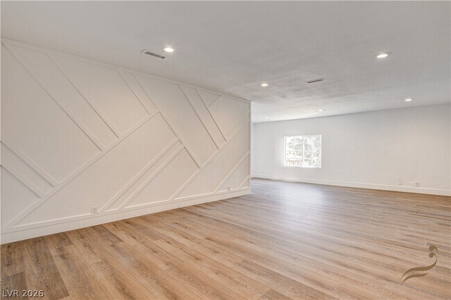 Building Photo - 2685 S Tenaya Way