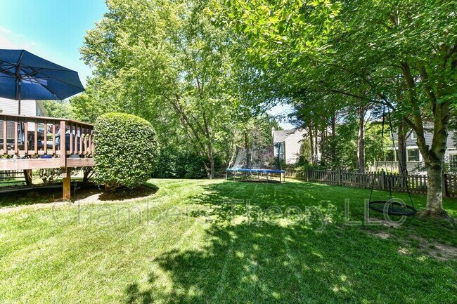 Building Photo - 641 Meade Dr SW