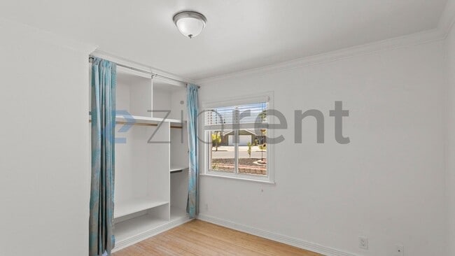 Building Photo - Unit