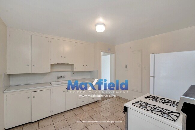 Building Photo - LEASE SPECIAL ! Sugarhouse Bungalow 2 BD 1 BA 1GA - 1500+ sq ft