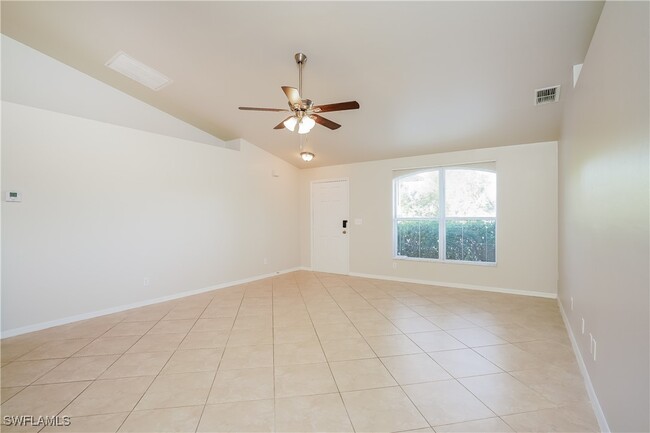 Building Photo - 725 Kari Cir