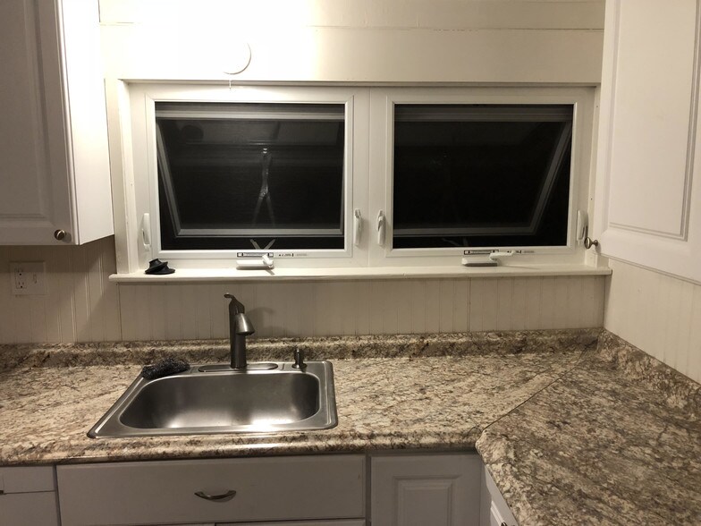 awning windows in kitchen - 48 Concord St