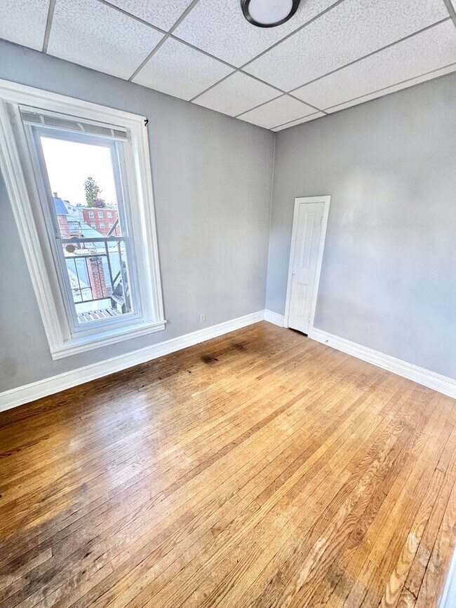 Building Photo - 449 Chestnut St