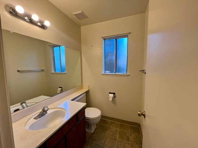 Building Photo - 4344003/41T