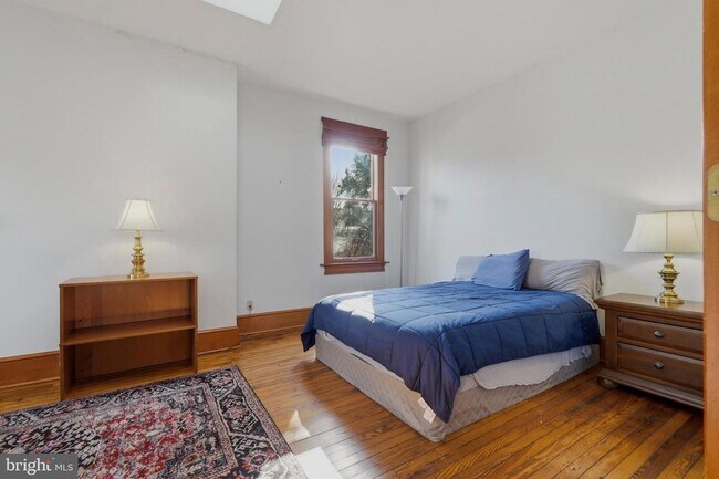 Building Photo - 1002 N St NW