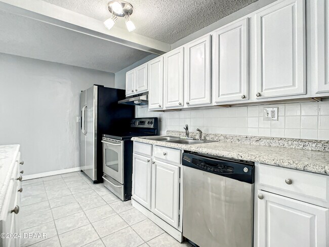 Building Photo - 152 Ponce De Leon Dr