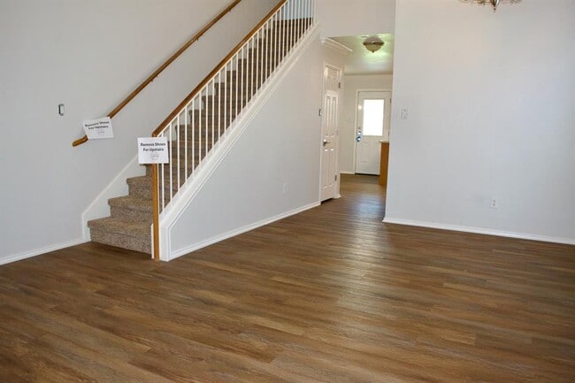 Building Photo - 1708 Darjeeling Dr