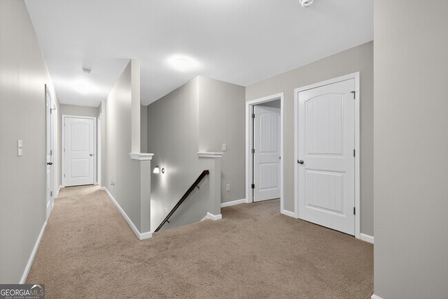 Building Photo - 112 Silver Trce