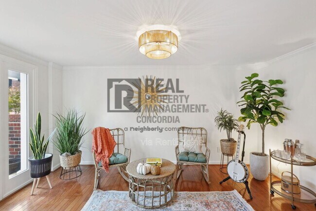 Building Photo - 5025 Hillsboro Pike