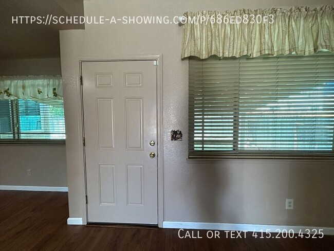 Building Photo - 637 Laurelwood Cir