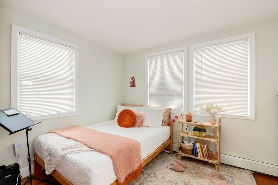 Building Photo - 61 Algonquin Rd