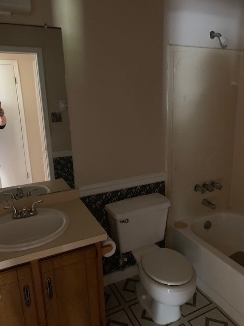 Building Photo - Available Home, 3 bed. 2 bath