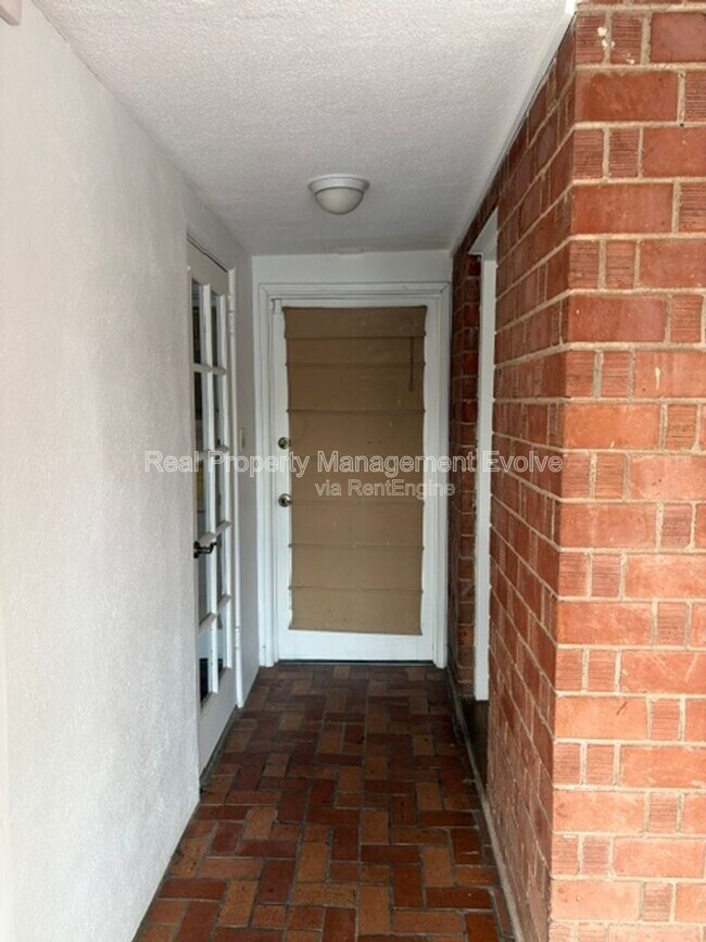 Building Photo - 2246 W Mulberry Dr