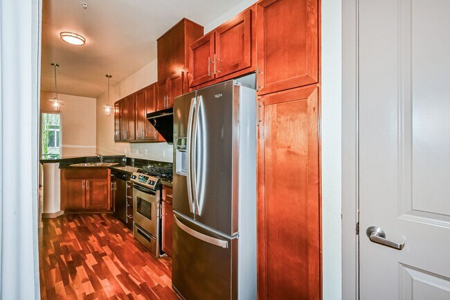 Building Photo - Prime Downtown Kirkland Location with Modern Finishes
