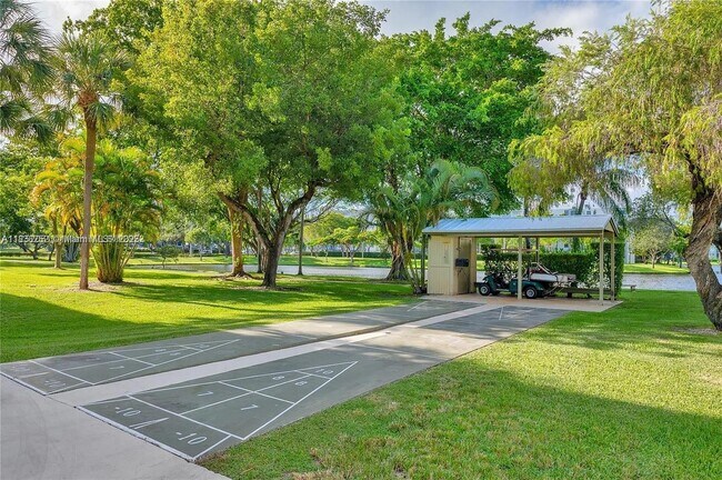 Building Photo - 2205 S Cypress Bend Dr