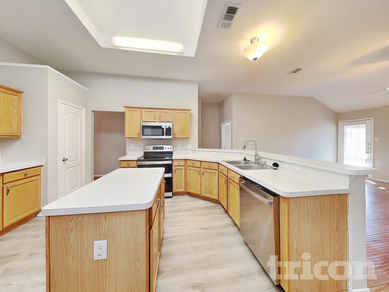 Building Photo - 4702 Valleyview Dr