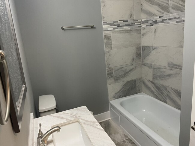 Building Photo - 234 Santa Monica Blvd