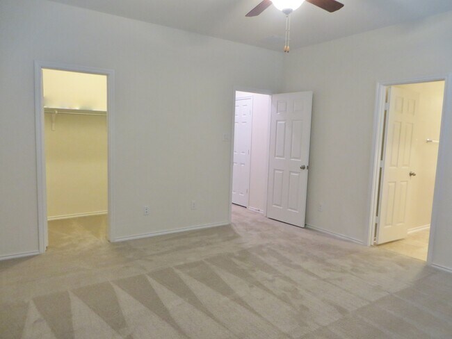 Building Photo - 4 Bedroom 2 Bathroom Creekside At Georgetown Village Home