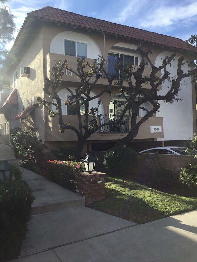 Building Photo - 3515 Mentone Ave