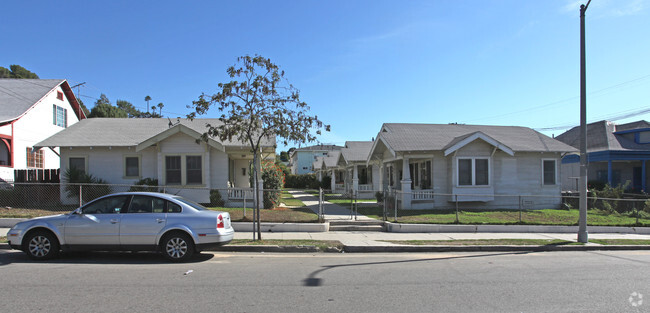Building Photo - 2424-2428 Eastlake Ave