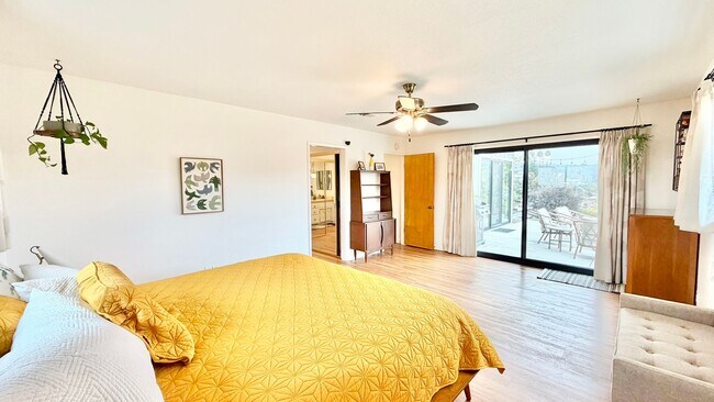 Building Photo - Beautifully Furnished & Appointed, Shorter...