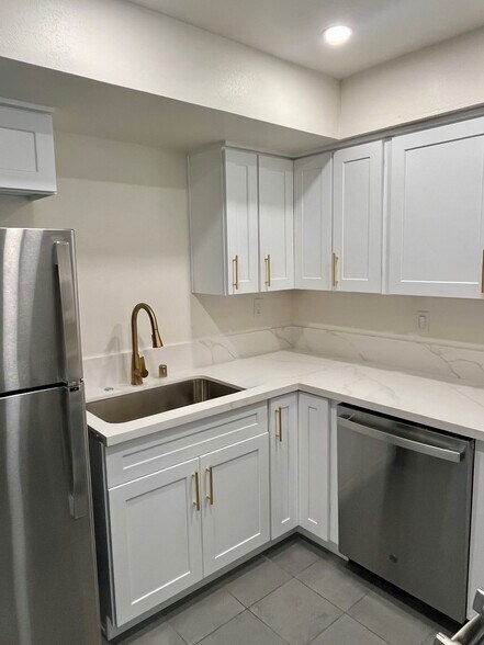 Building Photo - 29105 Thousand Oaks Blvd