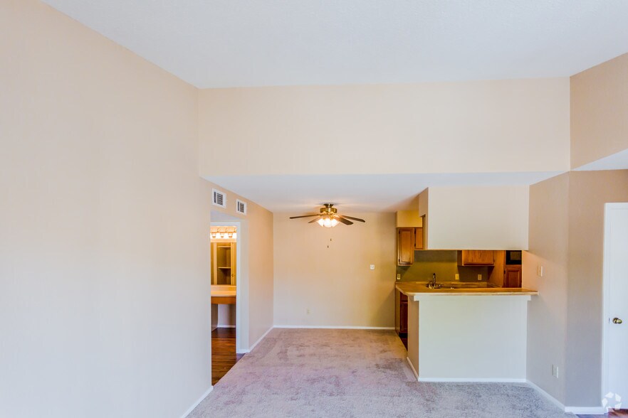 River Oaks Apartments