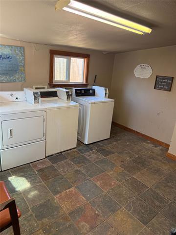 Building Photo - 625 Redbud Ln