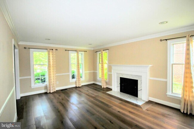 Building Photo - 1506 Chain Bridge Ct