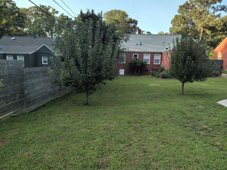 Building Photo - 1403 Cardinal Pl