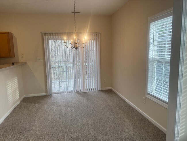 Building Photo - Fantastic 4br/2.5ba home, Conv to 40, excellent location, Available Now!