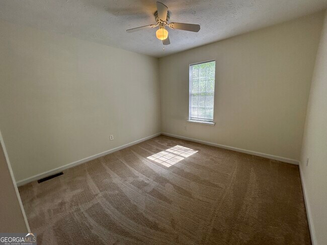 Building Photo - 745 Country Manor Way