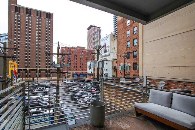 Building Photo - 156 W Superior St