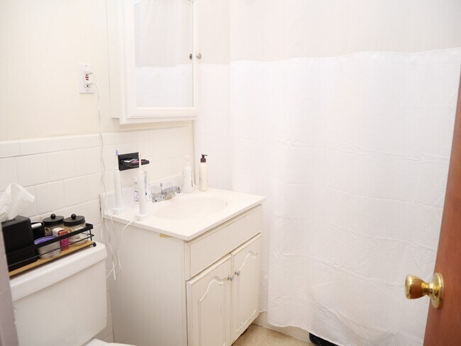 Building Photo - 1390 Beacon St