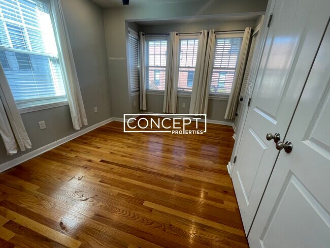 Building Photo - 11 Pierce St