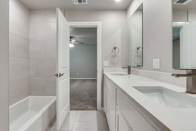 Building Photo - Modern New Construction in gated Delmar La...