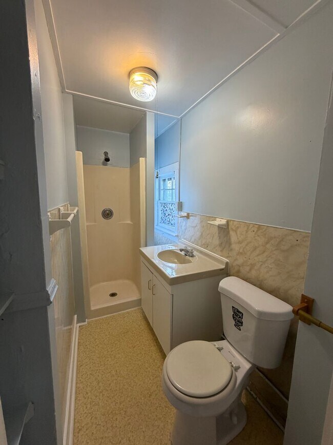 Building Photo - 35 Pleasant St