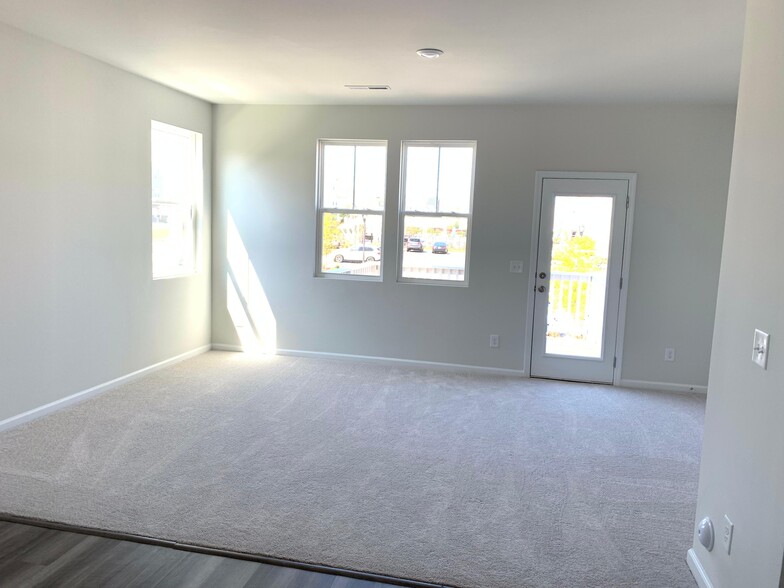 Building Photo - 5316 Daydream Dr