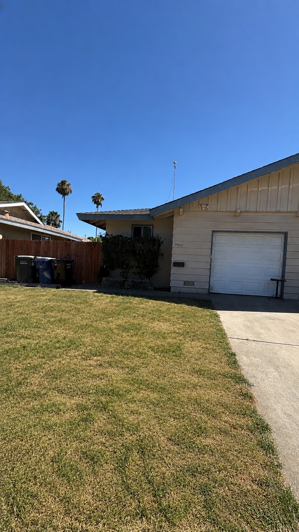 Building Photo - 7900 Loucreta Dr