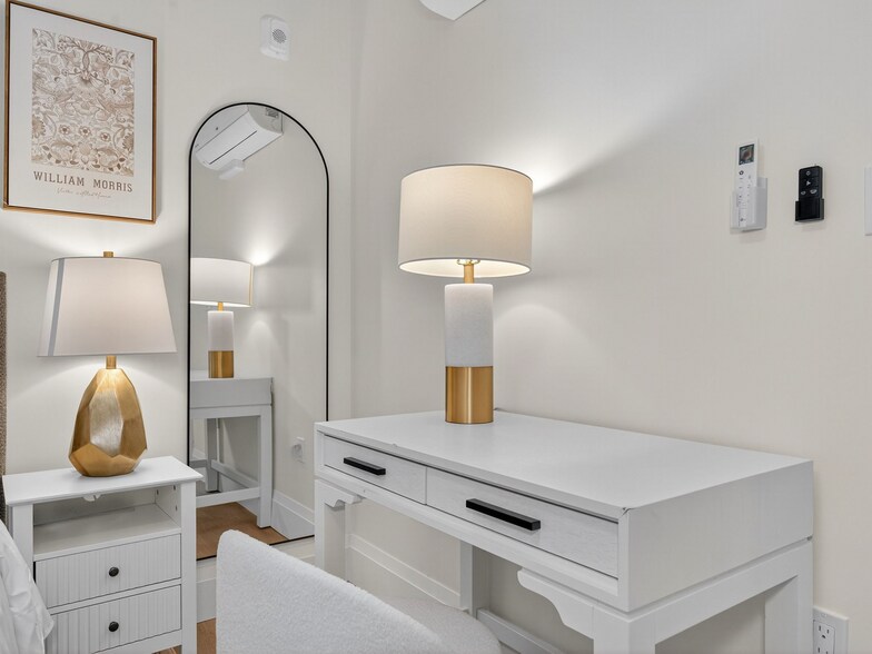 Building Photo - 359 Broadway