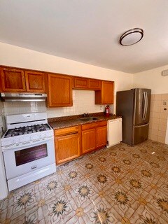 Building Photo - 433 74th St
